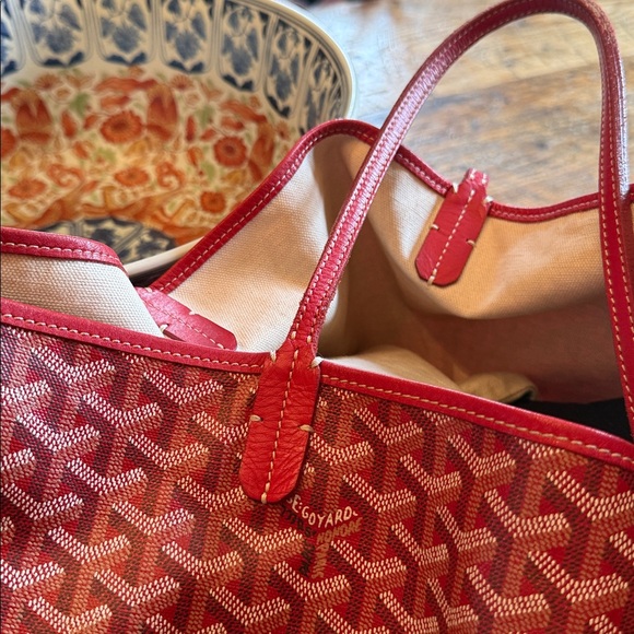 Goyard.  Fabulous Red Patterned Tote Bag - Designer Style. - Picture 3 of 9